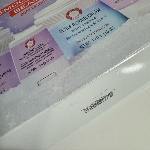 ✨NIB First Aid Beauty Smooth Skin Season Set - Picture 3 of 7